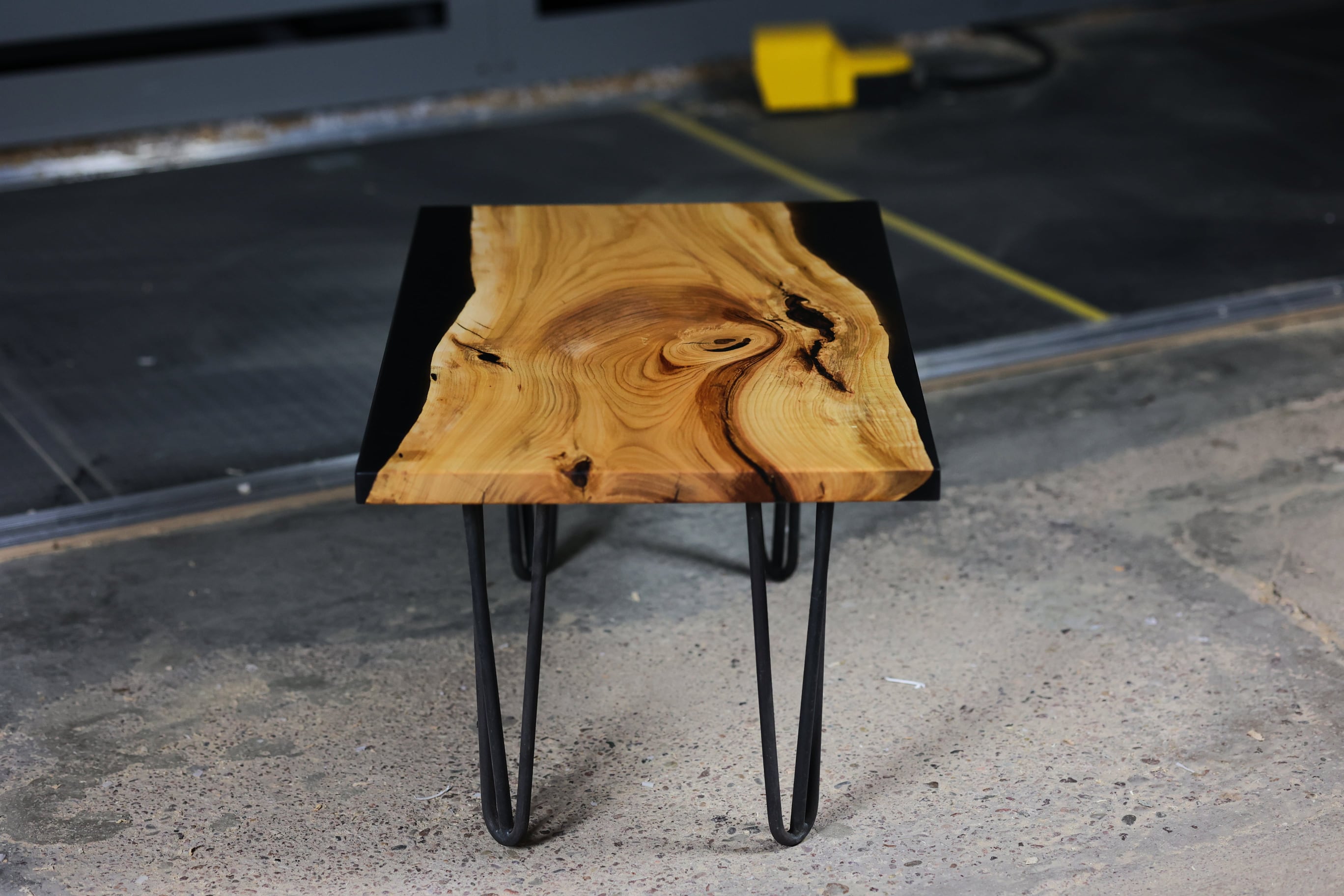 Epoxidharz Couchtisch nach Maß 